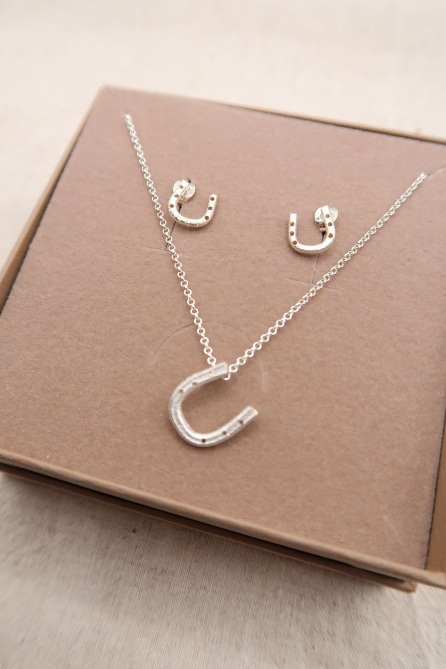 Silver Horse Shoe Set